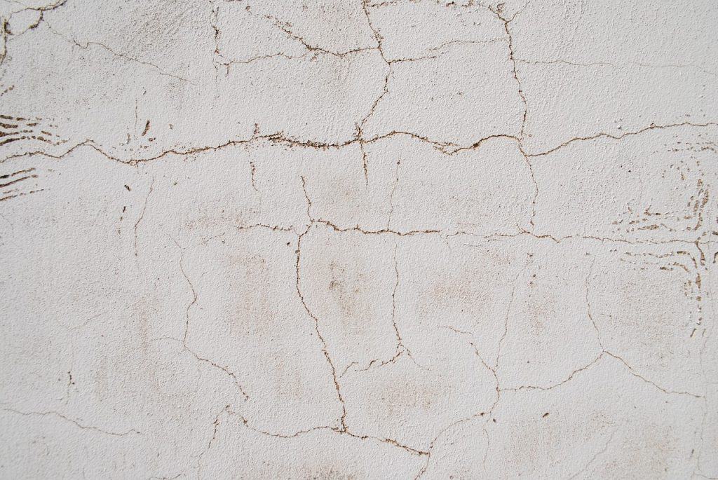 crack wall repaired by sakarni putty